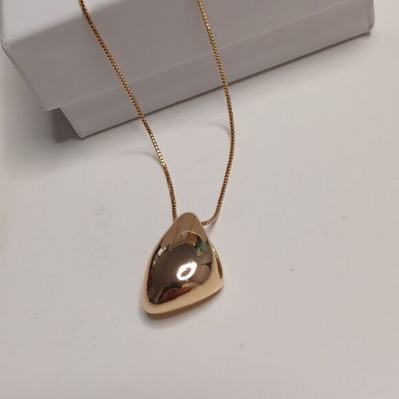 Elegant Gold Pendant Necklace - Picture 2 of 5